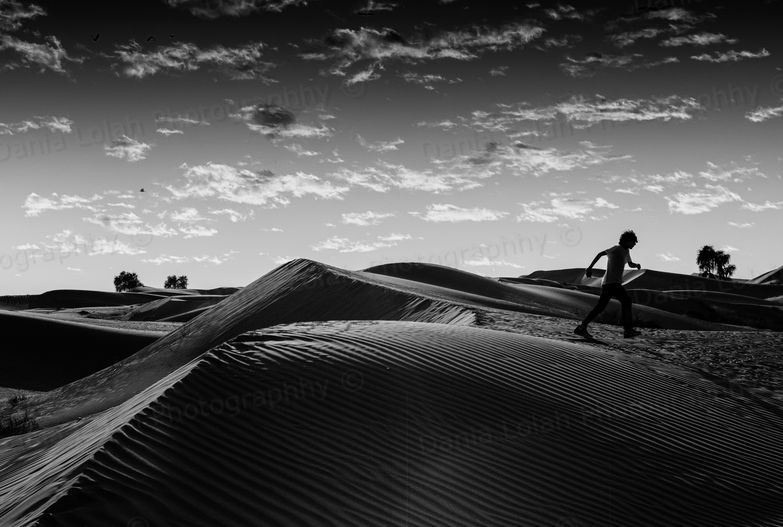 Desert escape - Dubai, Black & White Fine Art Download